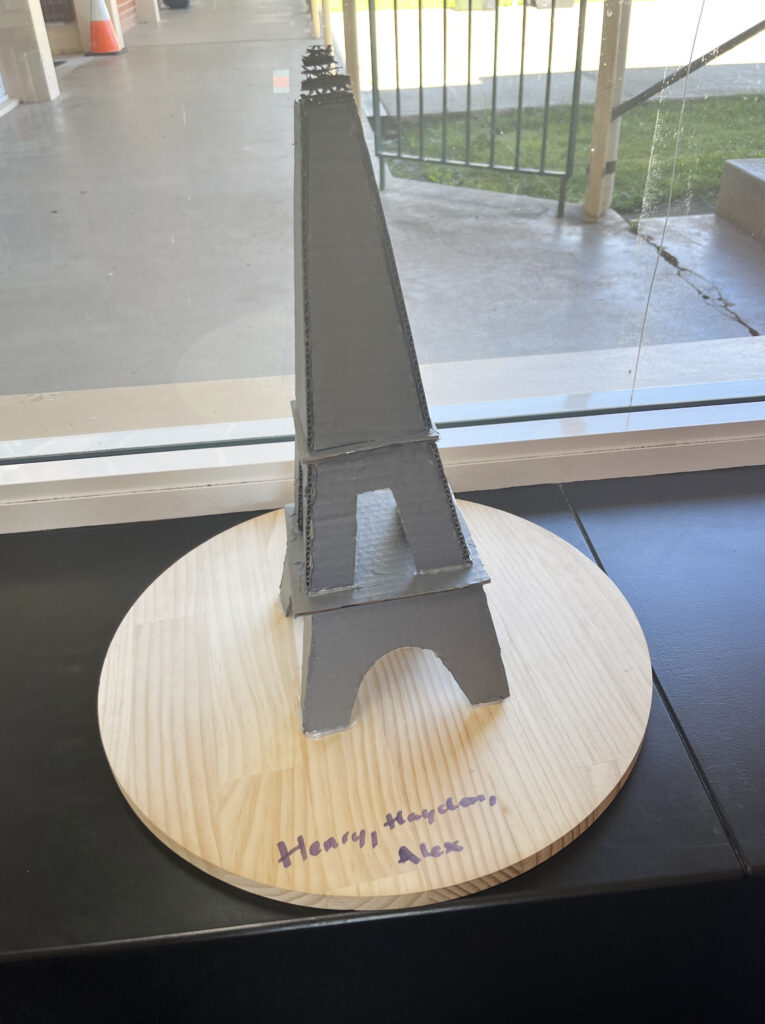 Student-made 3D models of famous attractions and tourist destinations in French speaking countries 